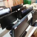 LOTE 159 - 07 MONITORES LCD MARCAS E MODELOS DIVERSOS. (NO ESTADO) ATENÇÃO! FAZER A VISITAÇÃO ANTES DE ARREMATAR, NÃO SABEMOS SE FUNCIONA. LEILÃO NÃO TEM GARANTIA E NEM DEVOLUÇÃO, SUJEITO A POSSÍVEIS AVARIAS VISÍVEIS/OCULTAS E/OU AUSÊNCIA DE COMPONENTES.