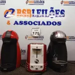 LOTE 175 - 02 CAFETEIRAS DOLCE GUSTO E 01 TORRADEIRA. (NO ESTADO) ATENÇÃO! FAZER A VISITAÇÃO ANTES DE ARREMATAR, NÃO SABEMOS SE FUNCIONA. LEILÃO NÃO TEM GARANTIA E NEM DEVOLUÇÃO, SUJEITO A POSSÍVEIS AVARIAS VISÍVEIS/OCULTAS E/OU AUSÊNCIA DE COMPONENTES.