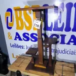 LOTE 118 - 01 MESA DE CANTO ART DECO. (NO ESTADO)