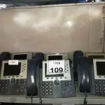 LOTE 109 - 06 APARELHOS TELEFÔNICOS MARCA SYSTEM. (NO ESTADO) ATENÇÃO! FAZER A VISITAÇÃO ANTES DE ARREMATAR, NÃO SABEMOS SE FUNCIONA. LEILÃO NÃO TEM GARANTIA E NEM DEVOLUÇÃO, SUJEITO A POSSÍVEIS AVARIAS VISÍVEIS/OCULTAS E/OU AUSÊNCIA DE COMPONENTES.