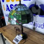 LOTE 086 - 01 ABAJUR TIFANI FUTEBOL. (NO ESTADO)