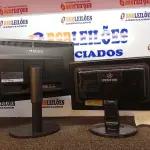 LOTE 094 - 02 MONITORES LCD. (NO ESTADO) ATENÇÃO! FAZER A VISITAÇÃO ANTES DE ARREMATAR, NÃO SABEMOS SE FUNCIONA. LEILÃO NÃO TEM GARANTIA E NEM DEVOLUÇÃO, SUJEITO A POSSÍVEIS AVARIAS VISÍVEIS/OCULTAS E/OU AUSÊNCIA DE COMPONENTES.