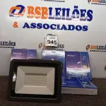 LOTE 045 - 05 REFLETORES LED AMBIENTE EXTERNO100W. (NO ESTADO) ATENÇÃO! FAZER A VISITAÇÃO ANTES DE ARREMATAR, NÃO SABEMOS SE FUNCIONA. LEILÃO NÃO TEM GARANTIA E NEM DEVOLUÇÃO, SUJEITO A POSSÍVEIS AVARIAS VISÍVEIS/OCULTAS E/OU AUSÊNCIA DE COMPONENTES.