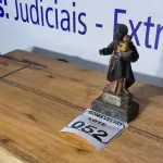 LOTE 052 - 01  IMAGEM DE SANTO SÉCULO XIX MADEIRA. (NO ESTADO)