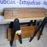 LOTE 056 - 01 APARADOR DE MADEIRA 2 ANDARES. PEÇA UPCYCLING - PRODUZIDA NO BOM E VELHO (NO ESTADO)