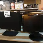 LOTE 159 - 07 MONITORES LCD MARCAS E MODELOS DIVERSOS. (NO ESTADO) ATENÇÃO! FAZER A VISITAÇÃO ANTES DE ARREMATAR, NÃO SABEMOS SE FUNCIONA. LEILÃO NÃO TEM GARANTIA E NEM DEVOLUÇÃO, SUJEITO A POSSÍVEIS AVARIAS VISÍVEIS/OCULTAS E/OU AUSÊNCIA DE COMPONENTES.