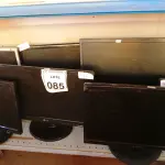 LOTE 085 - 10 MONITORES LCD MARCAS E MODELOS DIVERSOS. (NO ESTADO) ATENÇÃO! FAZER A VISITAÇÃO ANTES DE ARREMATAR, NÃO SABEMOS SE FUNCIONA. LEILÃO NÃO TEM GARANTIA E NEM DEVOLUÇÃO, SUJEITO A POSSÍVEIS AVARIAS VISÍVEIS/OCULTAS E/OU AUSÊNCIA DE COMPONENTES.