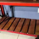 LOTE 030 - 01 APARADOR INDUSTRIAL VERMELHO. PEÇAS UPCYCLING - PRODUZIDA NO BOM E VELHO. (NO ESTADO)