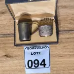 LOTE 094 - 01 CANECA E 01 PORTA GUARDANAPO. (NO ESTADO)