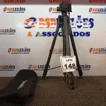 LOTE 148 - 01 TRIPÉ PARA CÂMERA MARCA TOMATE MTG-3016. (NO ESTADO) ATENÇÃO! FAZER A VISITAÇÃO ANTES DE ARREMATAR, NÃO SABEMOS SE FUNCIONA. LEILÃO NÃO TEM GARANTIA E NEM DEVOLUÇÃO, SUJEITO A POSSÍVEIS AVARIAS VISÍVEIS/OCULTAS E/OU AUSÊNCIA DE COMPONENTES.
