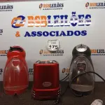 LOTE 175 - 02 CAFETEIRAS DOLCE GUSTO E 01 TORRADEIRA. (NO ESTADO) ATENÇÃO! FAZER A VISITAÇÃO ANTES DE ARREMATAR, NÃO SABEMOS SE FUNCIONA. LEILÃO NÃO TEM GARANTIA E NEM DEVOLUÇÃO, SUJEITO A POSSÍVEIS AVARIAS VISÍVEIS/OCULTAS E/OU AUSÊNCIA DE COMPONENTES.