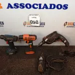 LOTE 098 - 01 FURADEIRA 02 PARAFUSADEIRAS E 01 DREMEL MARCAS E MODELOS DIVERSOS. (NO ESTADO) ATENÇÃO! FAZER A VISITAÇÃO ANTES DE ARREMATAR, NÃO SABEMOS SE FUNCIONA. LEILÃO NÃO TEM GARANTIA E NEM DEVOLUÇÃO, SUJEITO A POSSÍVEIS AVARIAS VISÍVEIS/OCULTAS E/OU AUSÊNCIA DE COMPONENTES.