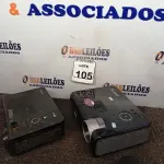 LOTE 105 - 02 PROJETORES MULTIMIDIA MARCAS BENQ E LG. (NO ESTADO) ATENÇÃO! FAZER A VISITAÇÃO ANTES DE ARREMATAR, NÃO SABEMOS SE FUNCIONA. LEILÃO NÃO TEM GARANTIA E NEM DEVOLUÇÃO, SUJEITO A POSSÍVEIS AVARIAS VISÍVEIS/OCULTAS E/OU AUSÊNCIA DE COMPONENTES.