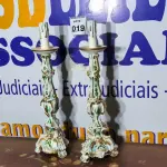 LOTE 019 - 01 PAR DE CASTIÇAL TOCHEIRO. (NO ESTADO)