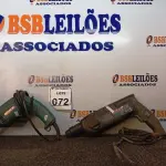 LOTE 072 - 01 MARTELETE MARCA BOSCH E 01 FURADEIRA. (NO ESTADO) ATENÇÃO! FAZER A VISITAÇÃO ANTES DE ARREMATAR, NÃO SABEMOS SE FUNCIONA. LEILÃO NÃO TEM GARANTIA E NEM DEVOLUÇÃO, SUJEITO A POSSÍVEIS AVARIAS VISÍVEIS/OCULTAS E/OU AUSÊNCIA DE COMPONENTES.