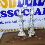 LOTE 019 - 01 PAR DE CASTIÇAL TOCHEIRO. (NO ESTADO)