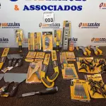 LOTE 003 - 01 LOTE COM DIVERSAS FERRAMENTAS. (NO ESTADO) ATENÇÃO! FAZER A VISITAÇÃO ANTES DE ARREMATAR, NÃO SABEMOS SE FUNCIONA. LEILÃO NÃO TEM GARANTIA E NEM DEVOLUÇÃO, SUJEITO A POSSÍVEIS AVARIAS VISÍVEIS/OCULTAS E/OU AUSÊNCIA DE COMPONENTES.