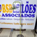 LOTE 076 - 01 LUMINÁRIA INDUSTRIAL VERDE. PEÇA UPCYCLING - PRODUZIDA NO BOM E VELHO (NO ESTADO)
