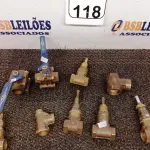 LOTE 118 - 07 REGISTROS EM METAL DIVERSOS E 02 TEZ EM METAL. (NO ESTADO) ATENÇÃO! FAZER A VISITAÇÃO ANTES DE ARREMATAR, NÃO SABEMOS SE FUNCIONA. LEILÃO NÃO TEM GARANTIA E NEM DEVOLUÇÃO, SUJEITO A POSSÍVEIS AVARIAS VISÍVEIS/OCULTAS E/OU AUSÊNCIA DE COMPONENTES.