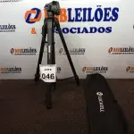 LOTE 046 - 01 TRIPÉ PARA CÂMERA MARCA TOMATE MTG-3016. (NO ESTADO) ATENÇÃO! FAZER A VISITAÇÃO ANTES DE ARREMATAR, NÃO SABEMOS SE FUNCIONA. LEILÃO NÃO TEM GARANTIA E NEM DEVOLUÇÃO, SUJEITO A POSSÍVEIS AVARIAS VISÍVEIS/OCULTAS E/OU AUSÊNCIA DE COMPONENTES.