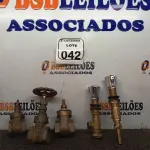 LOTE 042 - 05 REGISTROS PARA BANHEIRO. (NO ESTADO) ATENÇÃO! FAZER A VISITAÇÃO ANTES DE ARREMATAR, NÃO SABEMOS SE FUNCIONA. LEILÃO NÃO TEM GARANTIA E NEM DEVOLUÇÃO, SUJEITO A POSSÍVEIS AVARIAS VISÍVEIS/OCULTAS E/OU AUSÊNCIA DE COMPONENTES.