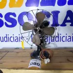 LOTE 080 - 01 VENTILADOR CARMEM MIRANDA.