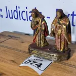 LOTE 074 - 01 IMAGEM DE SANTO SÉCULO XIX. (NO ESTADO)