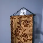 LOTE 113 - 01 TAPEÇARIA. (NO ESTADO)