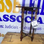 LOTE 065 - 01 MESINHA DOBRAVEL. (NO ESTADO)