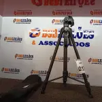 LOTE 013 - 01 TRIPÉ PARA CÂMERA MARCA TOMATE MTG-3016. (NO ESTADO) ATENÇÃO! FAZER A VISITAÇÃO ANTES DE ARREMATAR, NÃO SABEMOS SE FUNCIONA. LEILÃO NÃO TEM GARANTIA E NEM DEVOLUÇÃO, SUJEITO A POSSÍVEIS AVARIAS VISÍVEIS/OCULTAS E/OU AUSÊNCIA DE COMPONENTES.