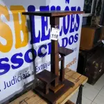 LOTE 118 - 01 MESA DE CANTO ART DECO. (NO ESTADO)