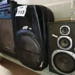 LOTE 113 - 03 CAIXAS DE SOM MARCAS E MODELOS DIVERSOS. (NO ESTADO) ATENÇÃO! FAZER A VISITAÇÃO ANTES DE ARREMATAR, NÃO SABEMOS SE FUNCIONA. LEILÃO NÃO TEM GARANTIA E NEM DEVOLUÇÃO, SUJEITO A POSSÍVEIS AVARIAS VISÍVEIS/OCULTAS E/OU AUSÊNCIA DE COMPONENTES.