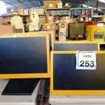 LOTE 253 - 06 MONITORES LCD MARCA CCE PARA RETIRADA DE PEÇAS. (NO ESTADO) ATENÇÃO! FAZER A VISITAÇÃO ANTES DE ARREMATAR, NÃO SABEMOS SE FUNCIONA. LEILÃO NÃO TEM GARANTIA E NEM DEVOLUÇÃO, SUJEITO A POSSÍVEIS AVARIAS VISÍVEIS/OCULTAS E/OU AUSÊNCIA DE COMPONENTES.