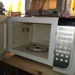 LOTE 200 - 01 UMIDIFICADOR E 01 MICRO-ONDAS SEMA PRATO MARCA ELETROLUX. (NO ESTADO) ATENÇÃO! FAZER A VISITAÇÃO ANTES DE ARREMATAR, NÃO SABEMOS SE FUNCIONA. LEILÃO NÃO TEM GARANTIA E NEM DEVOLUÇÃO, SUJEITO A POSSÍVEIS AVARIAS VISÍVEIS/OCULTAS E/OU AUSÊNCIA DE COMPONENTES.