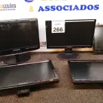 LOTE 266 - 06 MONITORES LCD MARCAS E MODELOS DIVERSOS PARA RETIRADA DE PEÇAS. (NO ESTADO) ATENÇÃO! FAZER A VISITAÇÃO ANTES DE ARREMATAR, NÃO SABEMOS SE FUNCIONA. LEILÃO NÃO TEM GARANTIA E NEM DEVOLUÇÃO, SUJEITO A POSSÍVEIS AVARIAS VISÍVEIS/OCULTAS E/OU AUSÊNCIA DE COMPONENTES.