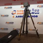 LOTE 245 - 01 TRIPÉ PARA CÂMERA MARCA TOMATE MTG-3016. (NO ESTADO) ATENÇÃO! FAZER A VISITAÇÃO ANTES DE ARREMATAR, NÃO SABEMOS SE FUNCIONA. LEILÃO NÃO TEM GARANTIA E NEM DEVOLUÇÃO, SUJEITO A POSSÍVEIS AVARIAS VISÍVEIS/OCULTAS E/OU AUSÊNCIA DE COMPONENTES.