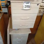 LOTE 286 - 02 GAVETEIROS MODELOS DIVERSOS. (NO ESTADO) ATENÇÃO! FAZER A VISITAÇÃO ANTES DE ARREMATAR, NÃO SABEMOS SE FUNCIONA. LEILÃO NÃO TEM GARANTIA E NEM DEVOLUÇÃO, SUJEITO A POSSÍVEIS AVARIAS VISÍVEIS/OCULTAS E/OU AUSÊNCIA DE COMPONENTES.
