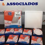 LOTE 323 - 02 LUMIARIAS DE LED QUADRADAS MARCA DECORLUX SOBREPOR E 12 LUMINARIAS DE LED DE IMBUTIR DECORLUX. (NO ESTADO) ATENÇÃO! FAZER A VISITAÇÃO ANTES DE ARREMATAR, NÃO SABEMOS SE FUNCIONA. LEILÃO NÃO TEM GARANTIA E NEM DEVOLUÇÃO, SUJEITO A POSSÍVEIS AVARIAS VISÍVEIS/OCULTAS E/OU AUSÊNCIA DE COMPONENTES.