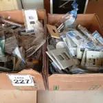 LOTE 227 - 01 LOTE COM GRANDE QUANTIDADE DE PLACAS PARA TOMADAS. E MATERIAIS ELÉTRICOS DIVERSOS. (NO ESTADO) ATENÇÃO! FAZER A VISITAÇÃO ANTES DE ARREMATAR, NÃO SABEMOS SE FUNCIONA. LEILÃO NÃO TEM GARANTIA E NEM DEVOLUÇÃO, SUJEITO A POSSÍVEIS AVARIAS VISÍVEIS/OCULTAS E/OU AUSÊNCIA DE COMPONENTES.