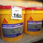 LOTE 165 - 02 BALDES DE IMPERSIKA LIQUIDO ADITIVO IMPERMEABILIZANTE E PLASTIFICANTE P REBOCO E ARGAMASSA DE 18L CADA. (NO ESTADO) ATENÇÃO! FAZER A VISITAÇÃO ANTES DE ARREMATAR, NÃO SABEMOS SE FUNCIONA. LEILÃO NÃO TEM GARANTIA E NEM DEVOLUÇÃO, SUJEITO A POSSÍVEIS AVARIAS VISÍVEIS/OCULTAS E/OU AUSÊNCIA DE COMPONENTES.