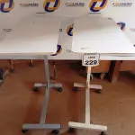 LOTE 229 - 02 MESAS COM RODINHAS E REGULADOR DE ALTURA. (NO ESTADO) ATENÇÃO! FAZER A VISITAÇÃO ANTES DE ARREMATAR, NÃO SABEMOS SE FUNCIONA. LEILÃO NÃO TEM GARANTIA E NEM DEVOLUÇÃO, SUJEITO A POSSÍVEIS AVARIAS VISÍVEIS/OCULTAS E/OU AUSÊNCIA DE COMPONENTES.