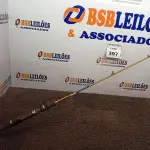LOTE 397 - 01 VARA DE PESCA S/MOLINETE. (NO ESTADO) ATENÇÃO! FAZER A VISITAÇÃO ANTES DE ARREMATAR, NÃO SABEMOS SE FUNCIONA. LEILÃO NÃO TEM GARANTIA E NEM DEVOLUÇÃO, SUJEITO A POSSÍVEIS AVARIAS VISÍVEIS/OCULTAS E/OU AUSÊNCIA DE COMPONENTES.