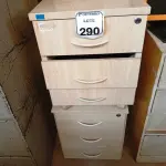LOTE 290 - 02 GAVETEIROS COM 03 GAVETAS CADA. (NO ESTADO) ATENÇÃO! FAZER A VISITAÇÃO ANTES DE ARREMATAR, NÃO SABEMOS SE FUNCIONA. LEILÃO NÃO TEM GARANTIA E NEM DEVOLUÇÃO, SUJEITO A POSSÍVEIS AVARIAS VISÍVEIS/OCULTAS E/OU AUSÊNCIA DE COMPONENTES.