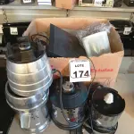 LOTE 174 - 01 ESPREMEDOR DE FRUTAS, 02 BASES DE LIQUIDIFICADORES, DIVERSOS COPOS DE LIQUIDIFICADORES, 01 APARELHO DVR PARA RETIRADA DE PEÇAS E 01 BASE PARA ESPREMEDOR DE FRUTAS. (NO ESTADO) ATENÇÃO! FAZER A VISITAÇÃO ANTES DE ARREMATAR, NÃO SABEMOS SE FUNCIONA. LEILÃO NÃO TEM GARANTIA E NEM DEVOLUÇÃO, SUJEITO A POSSÍVEIS AVARIAS VISÍVEIS/OCULTAS E/OU AUSÊNCIA DE COMPONENTES.