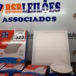 LOTE 323 - 02 LUMIARIAS DE LED QUADRADAS MARCA DECORLUX SOBREPOR E 12 LUMINARIAS DE LED DE IMBUTIR DECORLUX. (NO ESTADO) ATENÇÃO! FAZER A VISITAÇÃO ANTES DE ARREMATAR, NÃO SABEMOS SE FUNCIONA. LEILÃO NÃO TEM GARANTIA E NEM DEVOLUÇÃO, SUJEITO A POSSÍVEIS AVARIAS VISÍVEIS/OCULTAS E/OU AUSÊNCIA DE COMPONENTES.