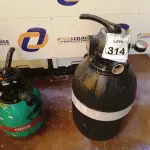 LOTE 314 - 02 FILTROS PARA PISCINA MARCA BRILHANTE E DANCOR. (NO ESTADO) ATENÇÃO! FAZER A VISITAÇÃO ANTES DE ARREMATAR, NÃO SABEMOS SE FUNCIONA. LEILÃO NÃO TEM GARANTIA E NEM DEVOLUÇÃO, SUJEITO A POSSÍVEIS AVARIAS VISÍVEIS/OCULTAS E/OU AUSÊNCIA DE COMPONENTES.