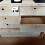 LOTE 288 - 01 BALCÃO EXPOSITOR COM 08 GAVETAS. (NO ESTADO) ATENÇÃO! FAZER A VISITAÇÃO ANTES DE ARREMATAR, NÃO SABEMOS SE FUNCIONA. LEILÃO NÃO TEM GARANTIA E NEM DEVOLUÇÃO, SUJEITO A POSSÍVEIS AVARIAS VISÍVEIS/OCULTAS E/OU AUSÊNCIA DE COMPONENTES.