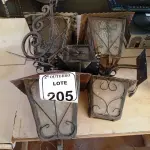 LOTE 205 - 05 LUMINÁRIAS DIVERSAS. (NO ESTADO) ATENÇÃO! FAZER A VISITAÇÃO ANTES DE ARREMATAR, NÃO SABEMOS SE FUNCIONA. LEILÃO NÃO TEM GARANTIA E NEM DEVOLUÇÃO, SUJEITO A POSSÍVEIS AVARIAS VISÍVEIS/OCULTAS E/OU AUSÊNCIA DE COMPONENTES.