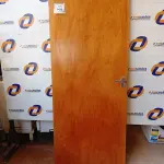 LOTE 368 - 01 PORTA EM MADEIRA 80X2,10. (NO ESTADO) ATENÇÃO! FAZER A VISITAÇÃO ANTES DE ARREMATAR, NÃO SABEMOS SE FUNCIONA. LEILÃO NÃO TEM GARANTIA E NEM DEVOLUÇÃO, SUJEITO A POSSÍVEIS AVARIAS VISÍVEIS/OCULTAS E/OU AUSÊNCIA DE COMPONENTES.
