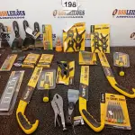 LOTE 198 - 01 LOTE COM DIVERSAS FERRAMENTAS. (NO ESTADO) ATENÇÃO! FAZER A VISITAÇÃO ANTES DE ARREMATAR, NÃO SABEMOS SE FUNCIONA. LEILÃO NÃO TEM GARANTIA E NEM DEVOLUÇÃO, SUJEITO A POSSÍVEIS AVARIAS VISÍVEIS/OCULTAS E/OU AUSÊNCIA DE COMPONENTES.